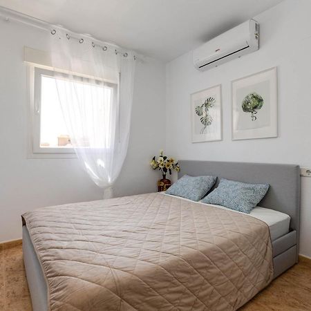 A Bright And Cozy Apartment Right Next To The Sea Torrevieja Kültér fotó