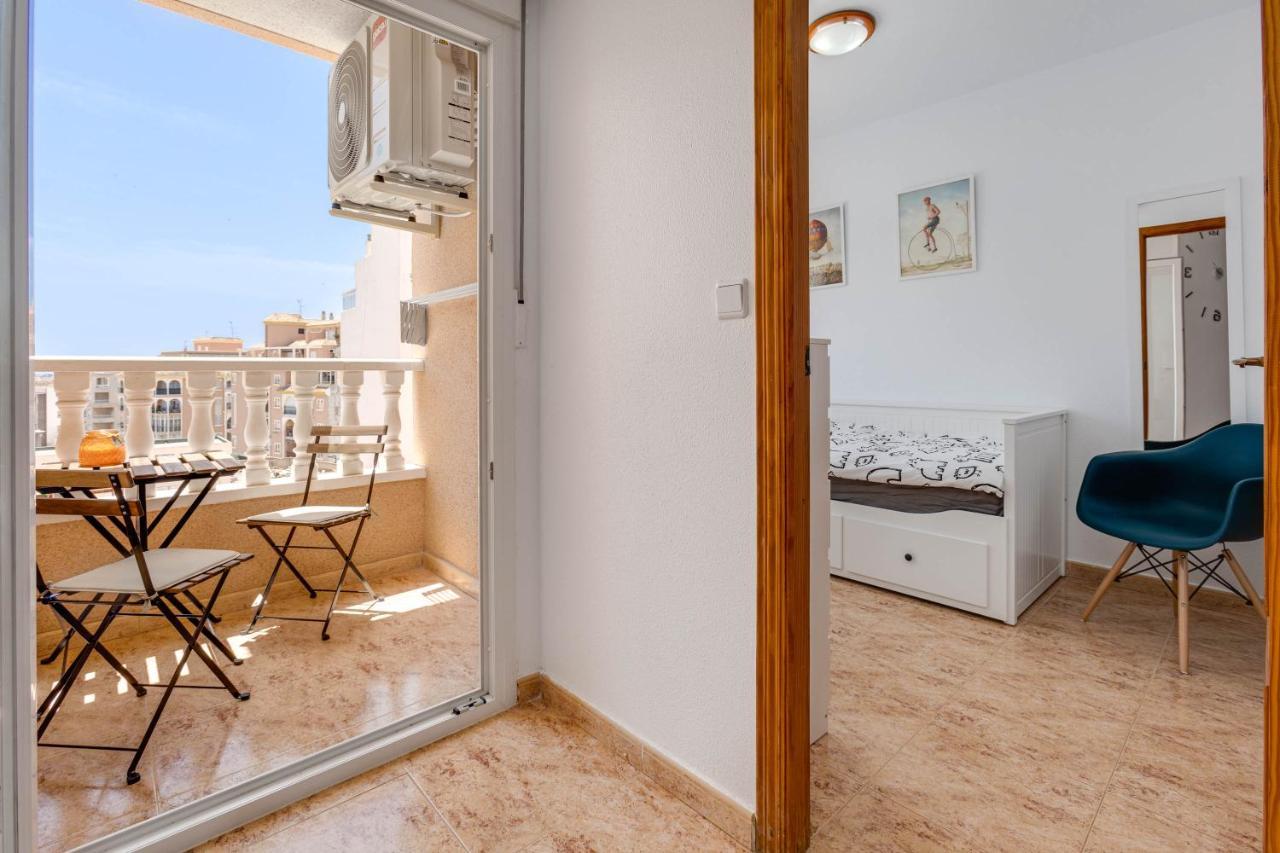 A Bright And Cozy Apartment Right Next To The Sea Torrevieja Kültér fotó