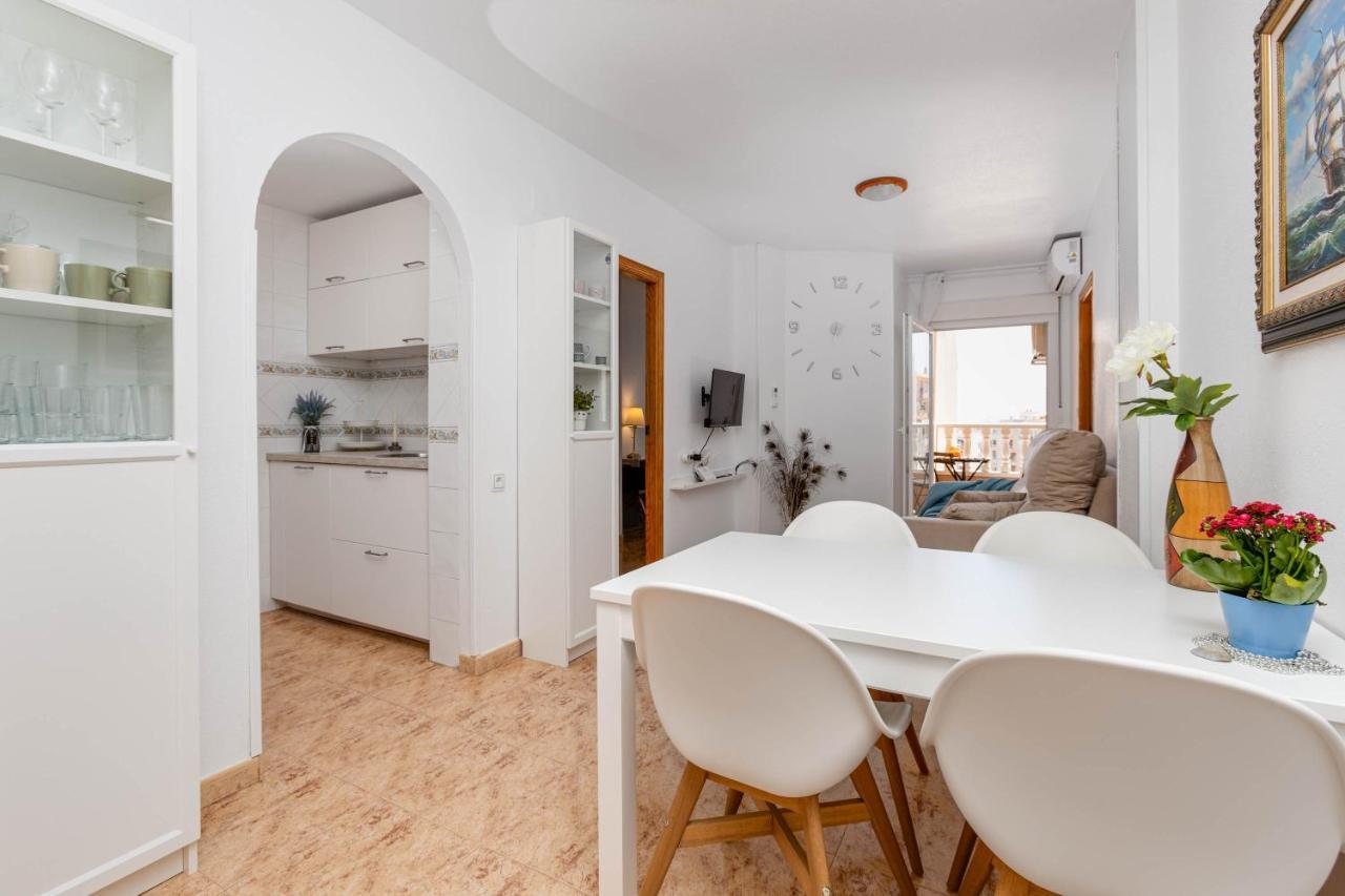 A Bright And Cozy Apartment Right Next To The Sea Torrevieja Kültér fotó