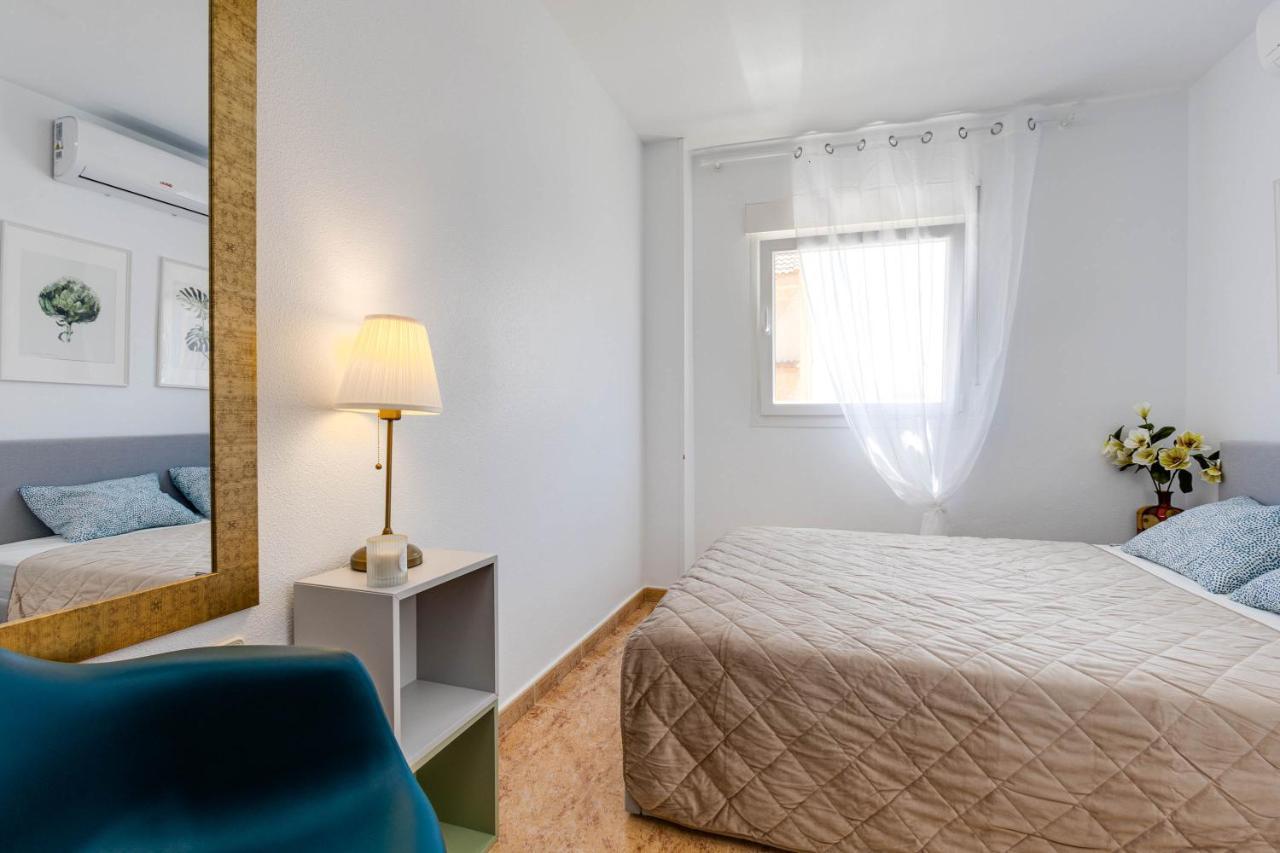 A Bright And Cozy Apartment Right Next To The Sea Torrevieja Kültér fotó