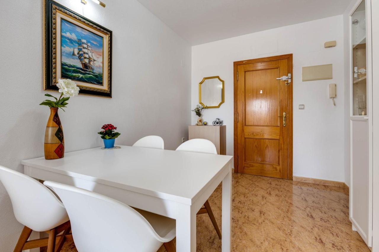 A Bright And Cozy Apartment Right Next To The Sea Torrevieja Kültér fotó